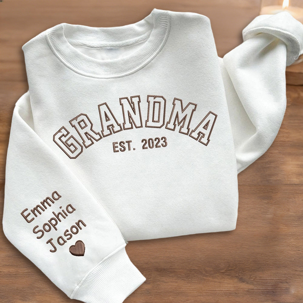 Personalized Grandma Embroidered Sweatshirt Hoodie – Custom Grandkids’ Names, Perfect Gift for Mom or Grandma