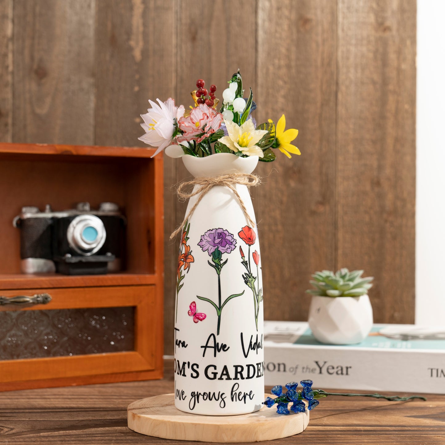Peraonalized Mom's Garden Birth Month Flower Vase with Kids Names